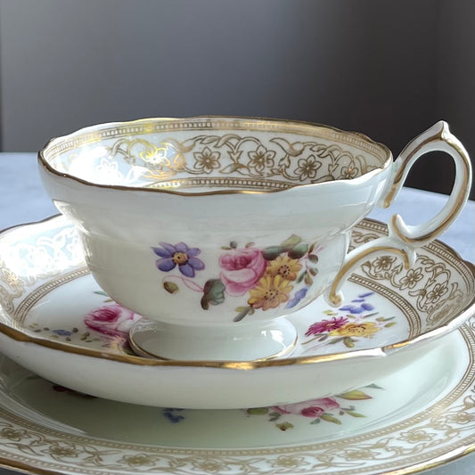 ネオゴシックスタイルのティーカップ