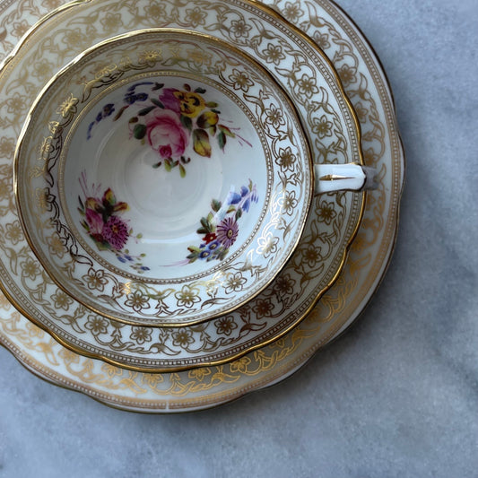 イギリスアンティークティーカップトリオ