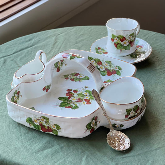 🏴ハマースレイ ストロベリーライプ ストロベリーバスケット3点セット with a berry on top!