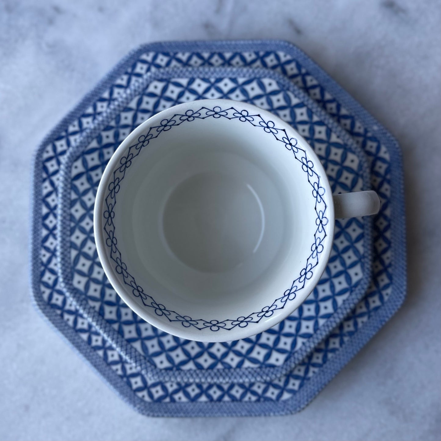 🇬🇧J&Gミーキン アイアンストーン ウィロー ティーカップ、ソーサー、サイドプレートのトリオ