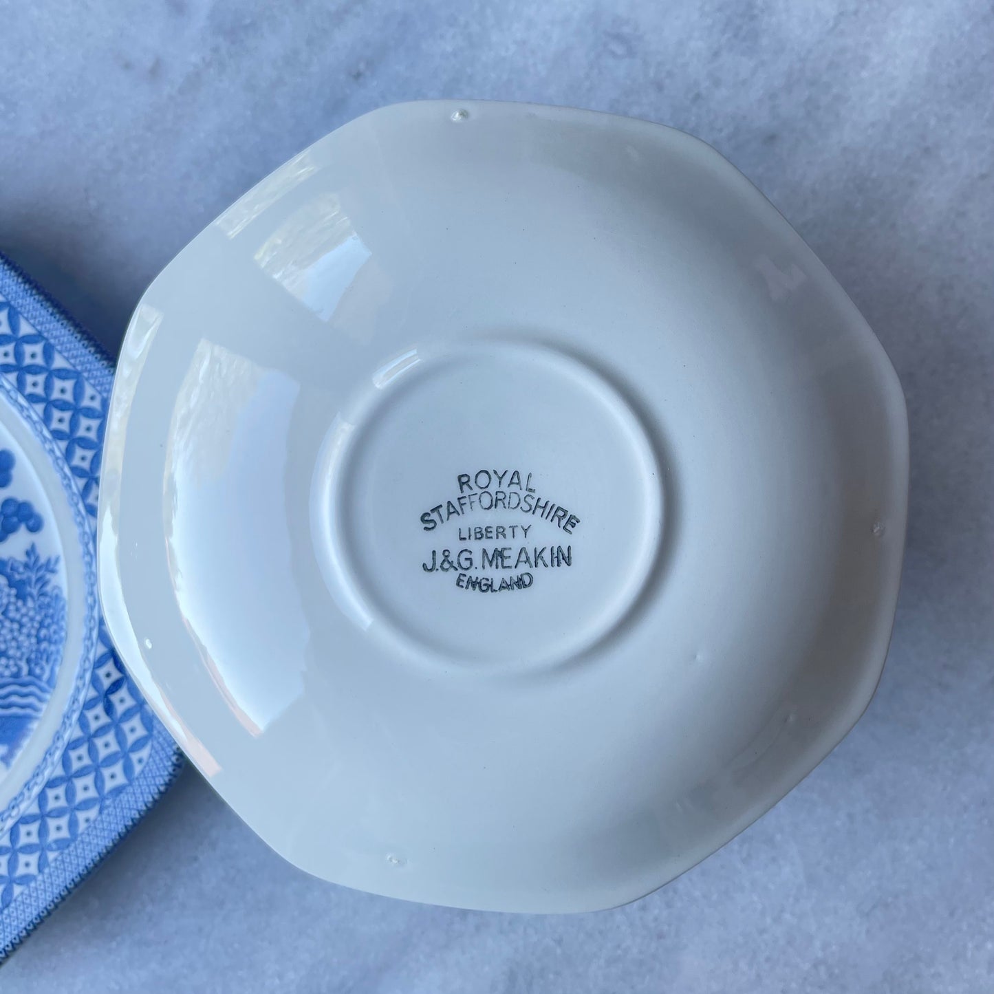 🇬🇧J&Gミーキン アイアンストーン ウィロー ティーカップ、ソーサー、サイドプレートのトリオ