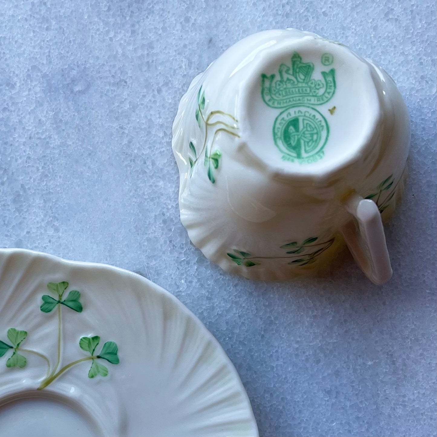 🇮🇪ベリーク シャムロック アイリッシュハープ形のハンドル デミタスカップ&ソーサー 2ndグリーンマーク