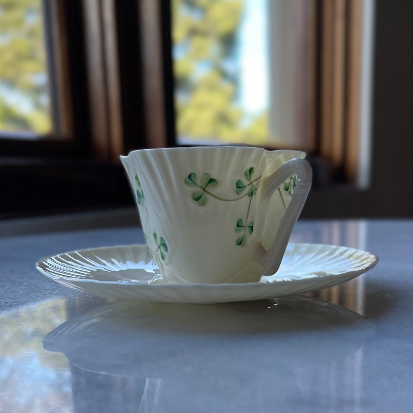 🇮🇪ベリーク シャムロック アイリッシュハープ形のハンドル デミタスカップ&ソーサー 2ndグリーンマーク