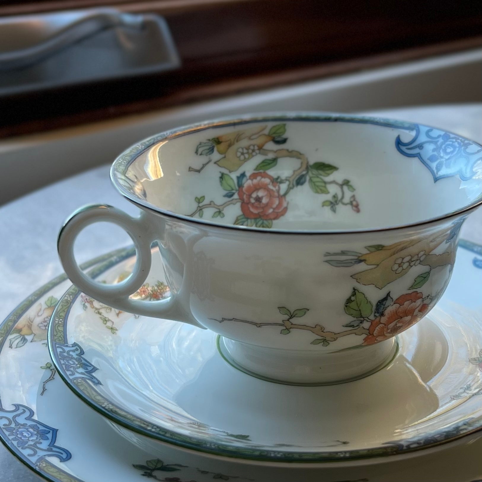 チャイナローズのティーカップトリオ