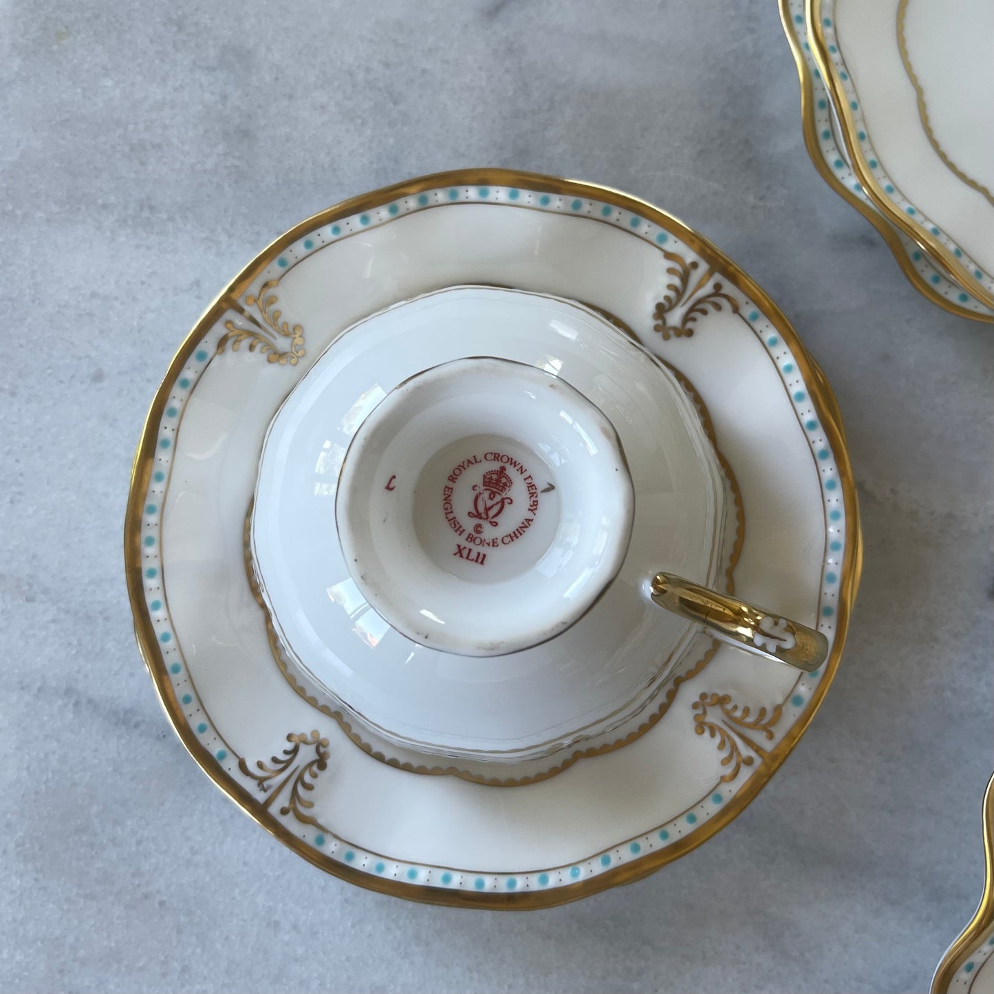 🏴ロイヤルクラウンダービー ロンバディ カップ、ソーサー、ティープレートのトリオ【アウトレット品】