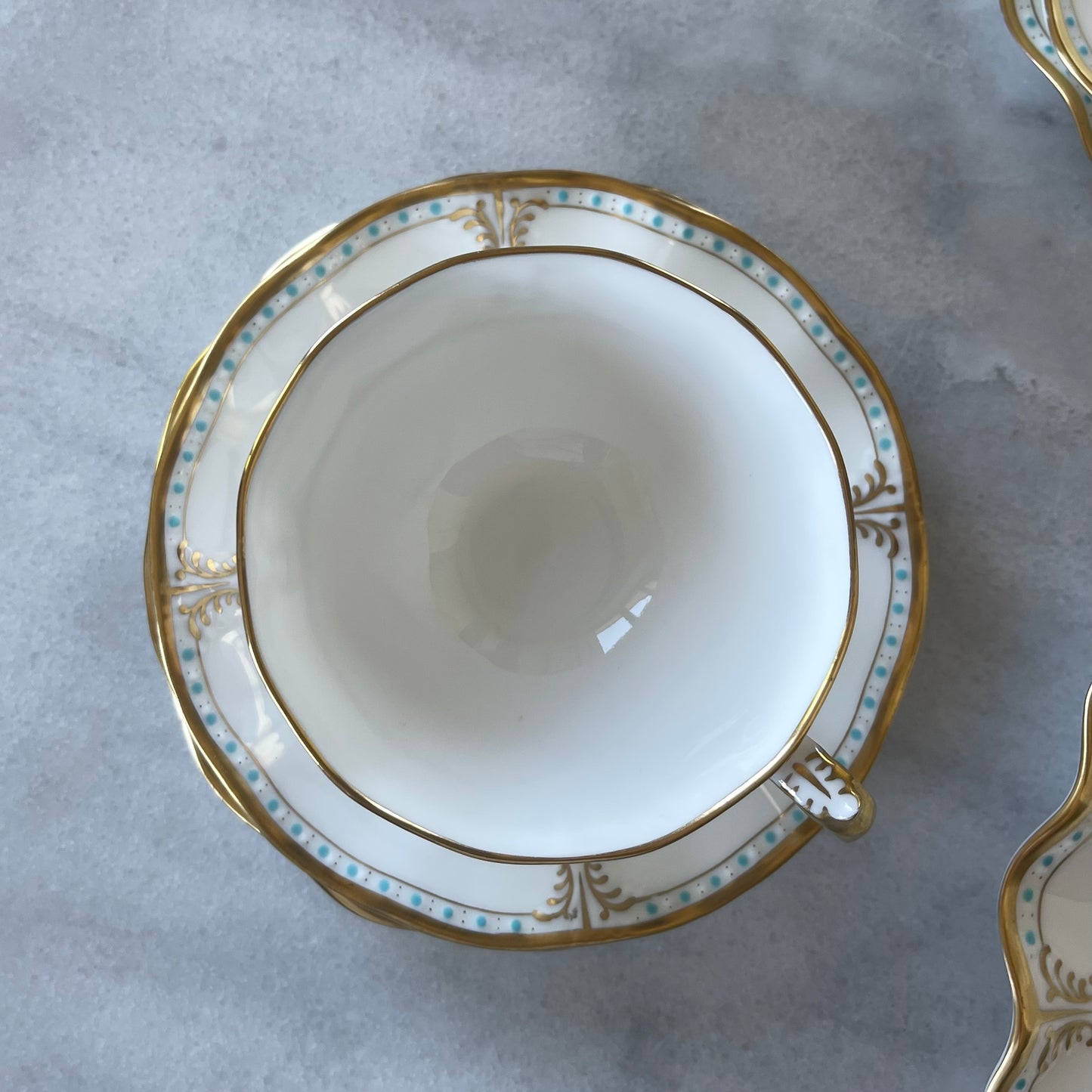 🏴ロイヤルクラウンダービー ロンバディ カップ、ソーサー、ティープレートのトリオ【アウトレット品】