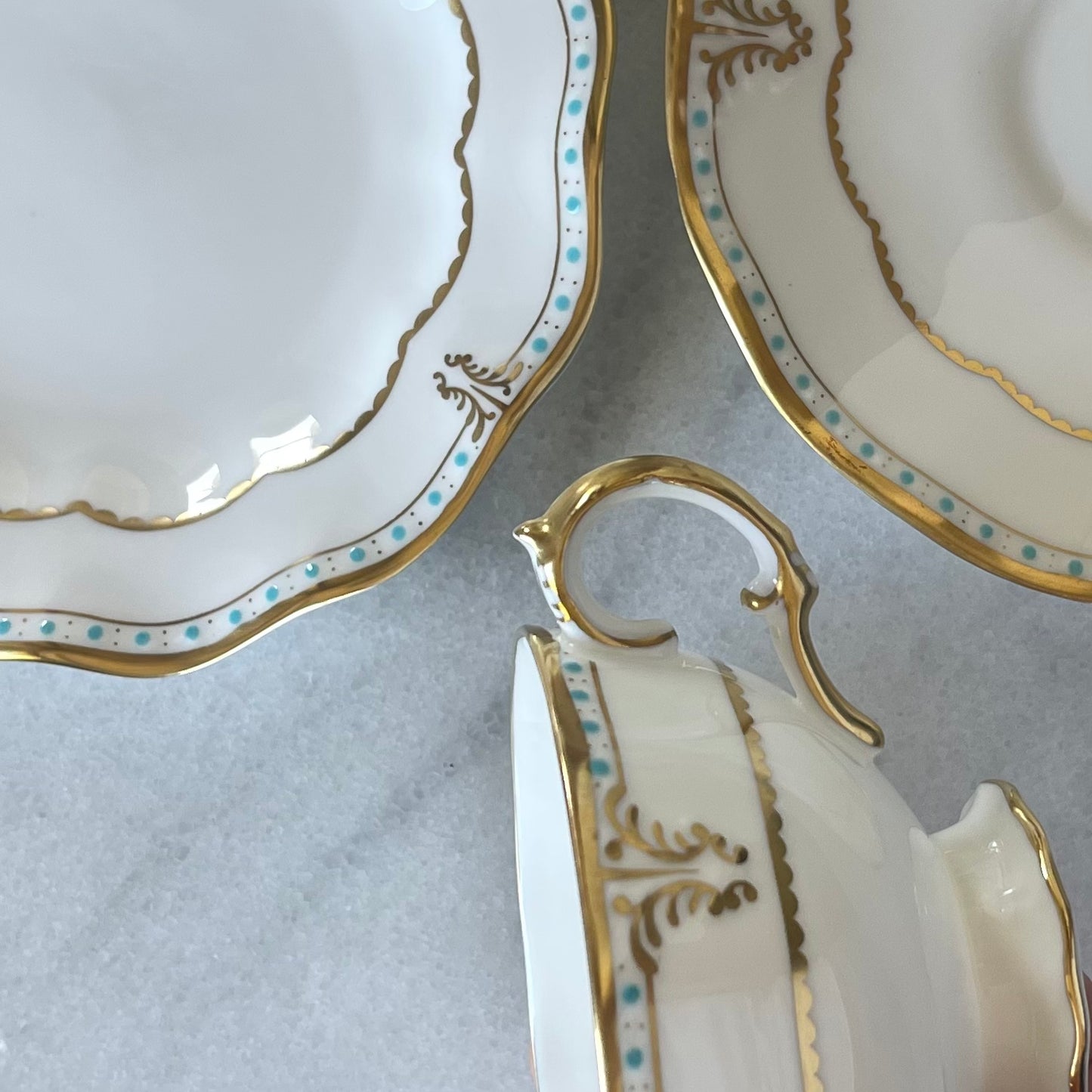 🏴ロイヤルクラウンダービー ロンバディ カップ、ソーサー、ティープレートのトリオ【アウトレット品】